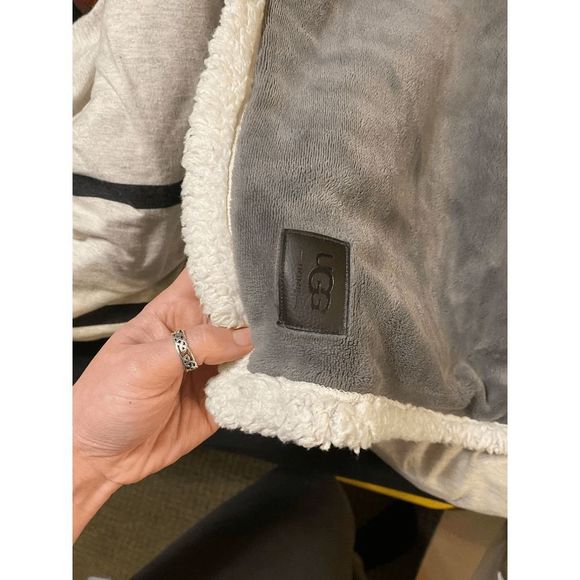 UGG Reversible Quilted Fleece Sham Pillow Cover - Picture 2 of 3